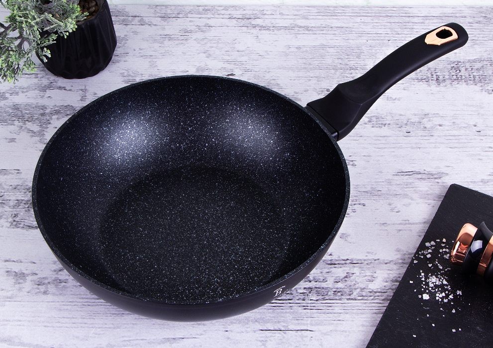 BERLINGERHAUS Pánev WOK s mramorovým povrchem 28 cm Black Rose Collection